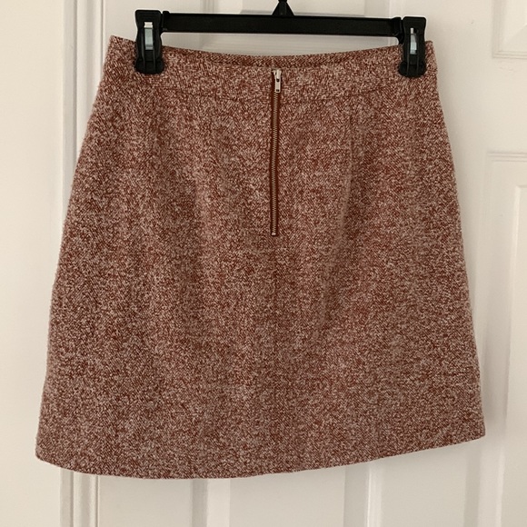 Textured mini skirt - Picture 2 of 3